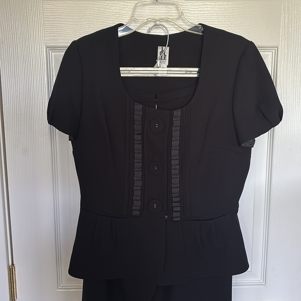 Sunhee Black Short Sleeved Pantsuit w/peplum Size 10 Petite